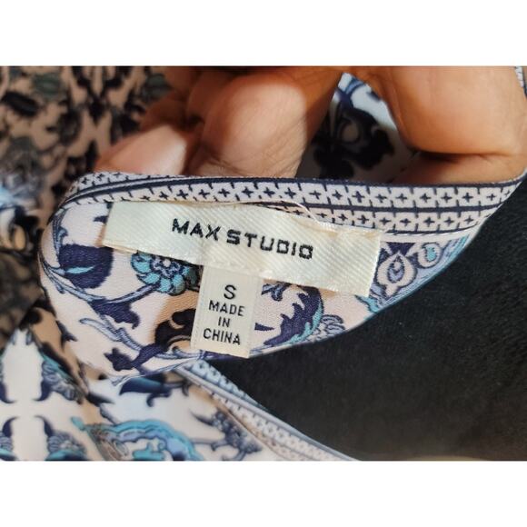 Max Studio Blouse Women's Small Blue White Boho Print Long Sleeve Peasant Top - Picture 10 of 13